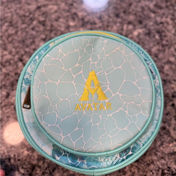 Avatar Crossbody Bag - Picture 1 of 8